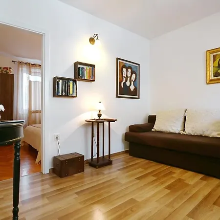 Center Apartment *